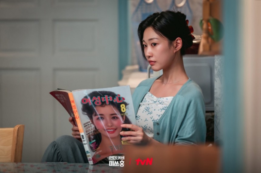 ‘캘리포니아 걸’을 꿈꾸며 검은 돈만 노리는 횡령범 고복희. 그가 초반 홍장미에게 건네는 충고는 과거의 자신에게 주고 싶었던 말일 것이다.&nbsp;사진=tvN 제공