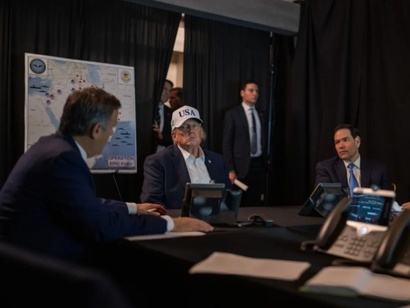 ​이란 공습 작전과 관련해 회의하는 ​도널드&nbsp;​트럼프 미국 대통령.&nbsp;​트럼프 미국 대통령은 이란 공습 전날인 2월 27일 앤트로픽을 모든 정부 사업에서 배제하도록 지시했다. 사진=백악관 웹사이트