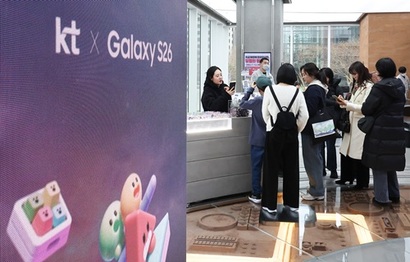 스마트폰 산업이 지정학적 리스크와 부품 수급난이라는 겹악재를 만났다. 26일 서울 종로구 KT플라자 광화문 온맞이점에서 직원들이 갤럭시 S26 시리즈를 소개하고 있다. 사진=임준선 기자