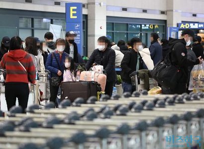 인천국제공항 입국장. 이란 전쟁 발발 이후 국내 여행사들은 중동 경유 상품을 취소 수수료 없이 전액 환불하고, 현지에 발이 묶인 여행객을 지원하는 등 조치에 나섰다. 사진=임준선 기자