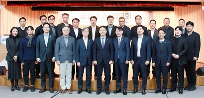 정부 국정과제인 금융권 AI 대전환 이행에 따라 금융당국은 인프라 지원, 규제 개선 등에 나섰다. 사진은 2025년 12월 개최된&nbsp;금융권 AI 협의회 모습. 사진=금융위원회 제공