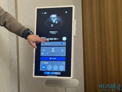 신제품에는 AI가 음성·음악·효과음 등을 구분해 자동으로 조정하는 ‘AI 사운드 프로 플러스’ 기능이 적용됐다. 사진=강은경 기자