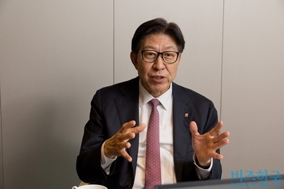 박형준 부산시장(사진)이 지난 보궐선거 당시 투기 논란이 일었던 부산 기장군 일광읍 청광리 부동산을 부인이 설립한 공익재단에 증여한 것으로 비즈한국 취재 결과 확인됐다. 사진=이종현 기자