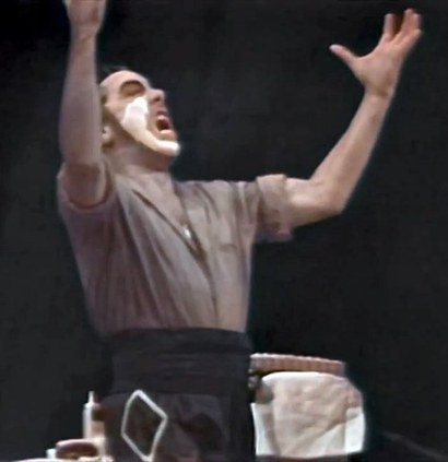 마리오 델 모나코가 1961년 오페라 ‘팔리아치’에서 Vesti la giubba(의상을 입어라)를 부르는 모습. 사진=유튜브 영상 캡처