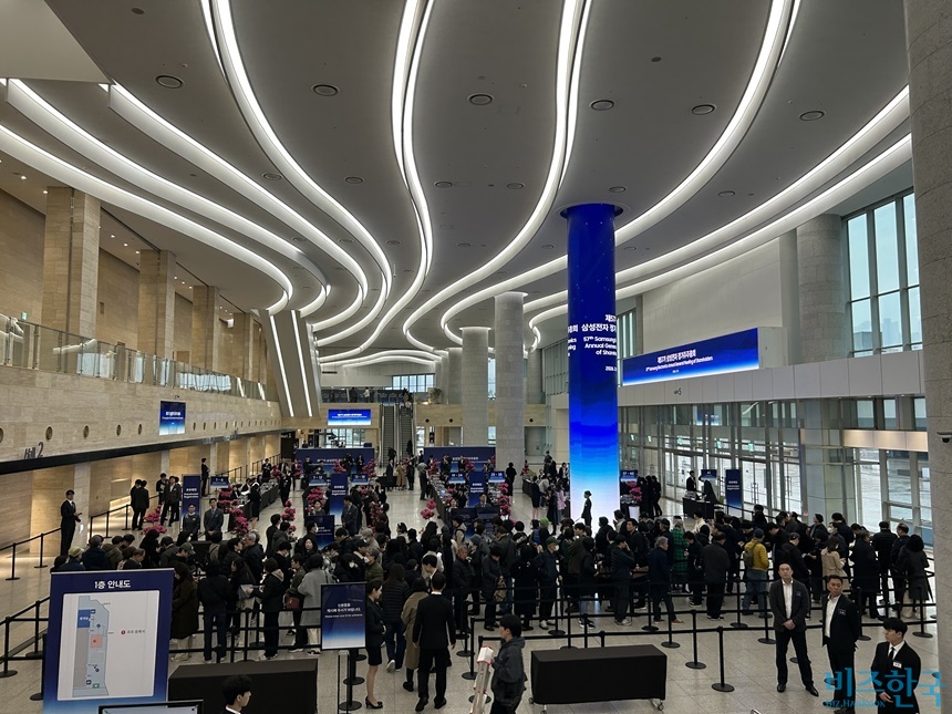 삼성전자가 18일 주주총회를 개최하고 16조원 규모 자사주 소각 계획과 배당정책 등 주요 의안을 가결했다. 이날 경기 수원컨벤션센터에서 진행된 삼성전자 제57기 정기 주주총회 현장. 사진=강은경 기자