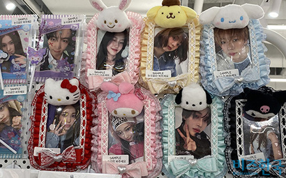 인기 아이돌들의 포토카드를 프레임에 넣어 진열해 놓은 모습. 기사의 특정 내용과 관련 없다. 사진=김재은 인턴기자