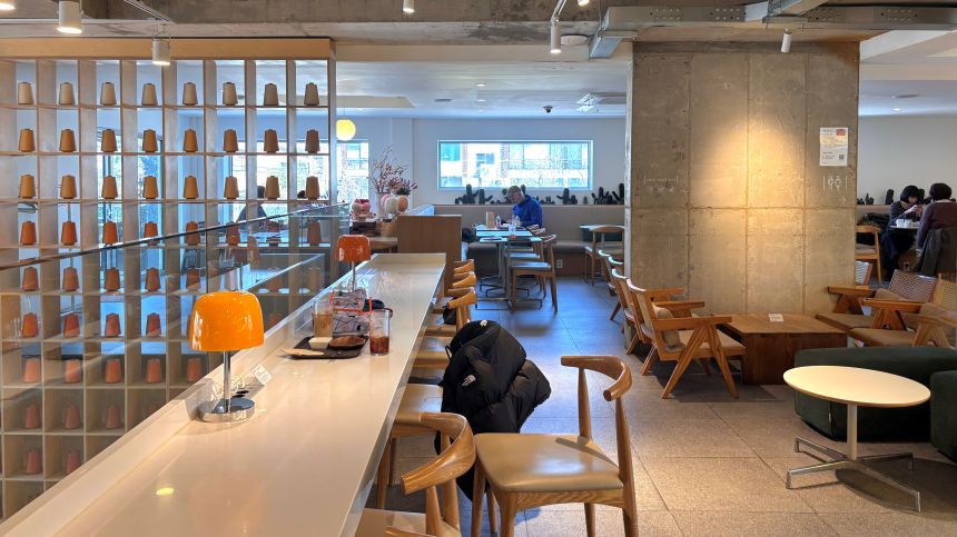 서울 서대문구의 뜨개질 카페. 평일 오전임에도 이용객들이 적지 않았다. 사진=윤채현 인턴기자