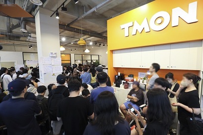 티메프 사태 당시 서울 강남구 티몬 신사옥으로 몰려든 소비자들의 모습. 사진=박정훈 기자