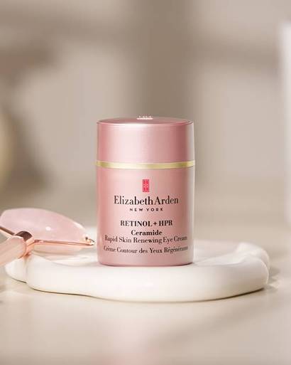 글로벌 뷰티 브랜드 엘리자베스아덴이 데일리 스킨케어 루틴을 발전시키는 새로운 아이케어 제품 ‘레티놀 + HPR 세라마이드 래피드 스킨 리뉴잉 아이크림’을 출시한다. 사진=엘리자베스아덴 제공