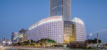 롯데쇼핑의 외형 성장 둔화로 업계에서는 기존 오프라인 중심 사업 구조에 변화가 필요하다는 지적도 나온다. 사진=롯데그룹 홈페이지