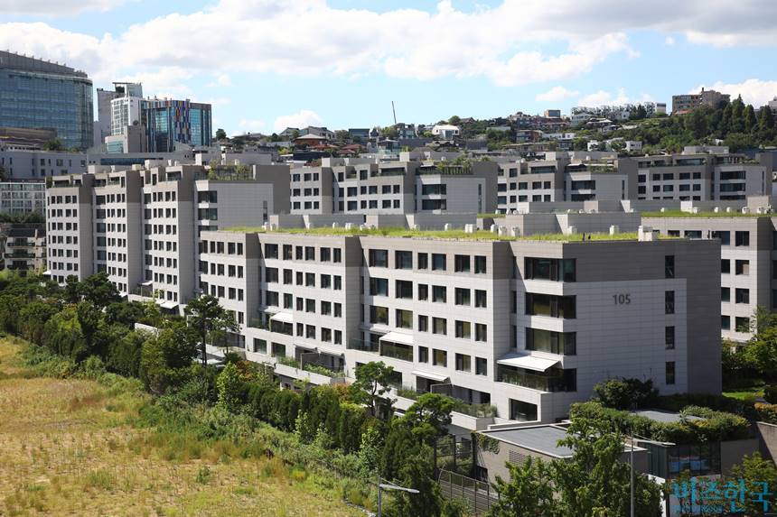 3월 23일부터 3월 27일까지 서울시 주거 매물 실거래가 집계 결과 주간 실거래가 1위를 차지한 용산구 한남동 나인원한남 전경. 사진=임준선 기자