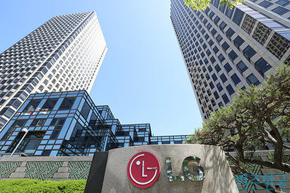 LG전자가 내년부터 ‘정년 후 재고용’ 제도를 도입한다. LG전자가 위치한 여의도 LG트윈타워. 사진=박은숙 기자