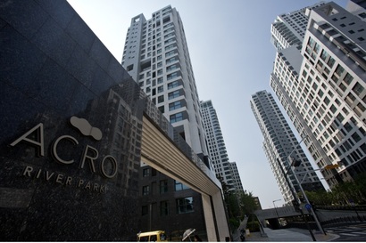 4월 1일부터 4월 5일까지 서울시 주거 매물 실거래가 집계 결과 주간 실거래가 1위를 차지한 서초구 반포동 아크로리버파크 전경. 사진=비즈한국 DB