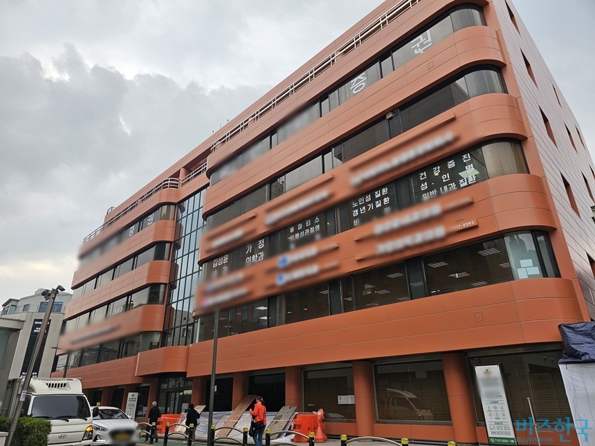 와이비엠(YBM)그룹이 매입한 서울 강남구 신사동 압구정역 업무시설 전경. 사진=차형조 기자