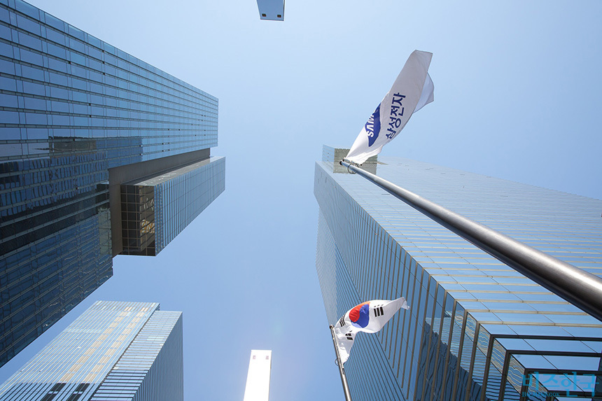 정부의 공공부문 조치가 민간 대기업의 사업장 운영 방식까지 영향을 미치고 있다. 사진은 삼성 서초동 사옥. 사진=임준선 기자