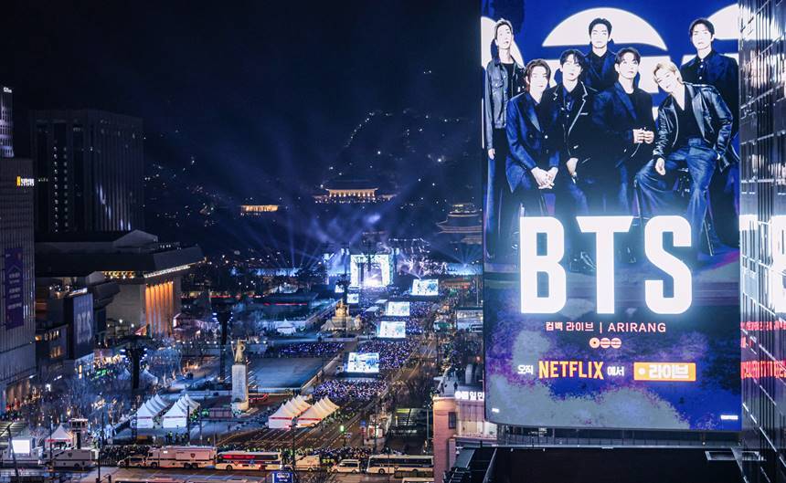 지난 3월 21일 서울 종로구 광화문광장에서 ‘BTS 컴백 라이브: 아리랑’ 공연이 열리고 있다. 사진=사진공동취재단