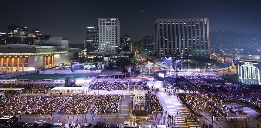 지난달 21일 서울 광화문 광장에서 개최된 BTS의 정규 5집 아리랑(ARIRANG) 앨범 발매 기념 공연. 사진=사진공동취재단