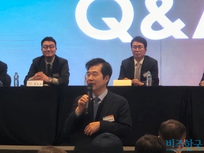 김태한 HLB그룹 바이오부문 총괄 회장이 9일 통합주주간담회에 참석해 삼성바이오로직스에서 축적한 노하우를 HLB그룹에 이식하고 있다고 말하고 있다. 사진=최영찬 기자