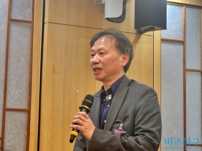 김철민 서울성모병원 호스피스완화의료센터 교수가 인체조직의 상용화 논란으로 인해 시신 기증 문화가 위축되지 않을까 하는 의료계의 우려를 전하고 있다. 사진=최영찬 기자