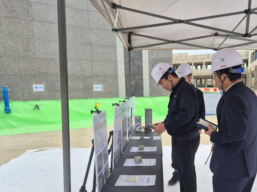 구찬우 대방건설 대표이사가 부산 지역 주요 사업장을 연이어 방문하며 안전·품질 중심의 현장 경영에 직접 나섰다. 사진=대방건설 제공