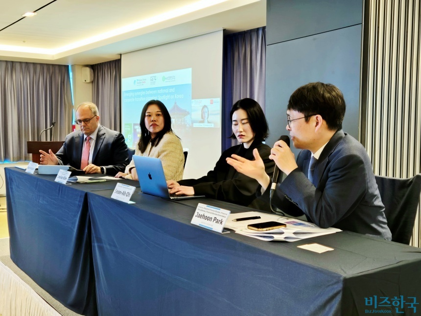 23일 전남 여수에서 열린 유엔기후변화협약(UNFCCC) 기후주간에서 ‘국가 및 기업 전환계획 간 시너지 확대: 한국 사례 조명’ 세미나가 열렸다. 사진=김민호 기자