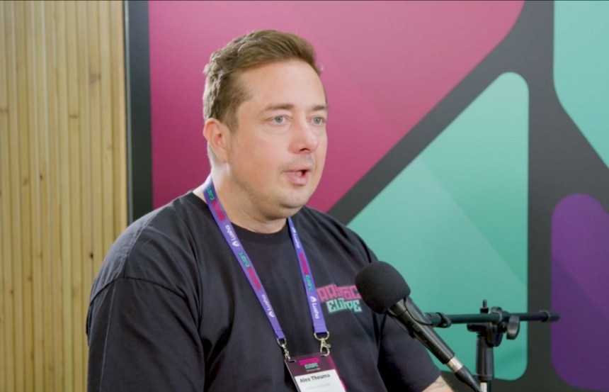 ​SaaStock&nbsp;​설립자인 알렉스 튜마가 10년간 일군 SaaStock 브랜드를 없애겠다고 발표했다. 사진=the saas revolution show 영상 캡처