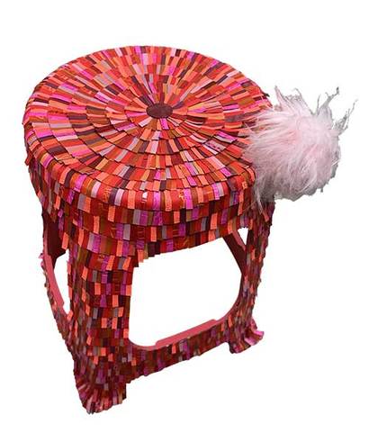 플라스틱의자: 37×44×37cm Mixed media on plastic chair 2024