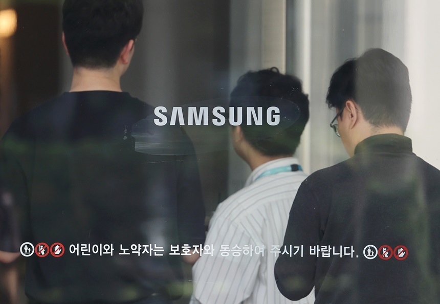 반도체 호황 이면에서 불거진 이번 갈등은 ‘누가, 얼마나 가져가야 하는가’라는 질문을 시장과 사회에 던졌다. 서울 삼성전자 서초사옥. 사진=연합뉴스