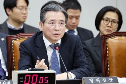 김용범 대통령실 정책실장이 2025년 11월 18일 국회에서 열린 운영위원회 전체회의에서 의원 질의에 답하고 있다. 사진=박은숙 기자