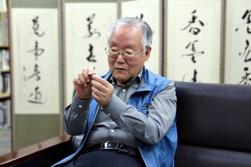 누구보다 오래 작업했지만 작품 자체를 놓고 보면 부끄럽다고, 그때 더 치열하게 해야 했다고, 대가 이두호는 말한다. 사진=필자 제공