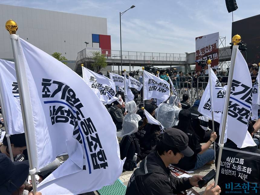 4월 23일 삼성전자 평택캠퍼스에서 개최된 노조 결의대회. 삼성전자 노조의 ​성과급 투쟁이 다른 대기업으로 확산될 것으로 전망된다. ​사진=비즈한국 DB