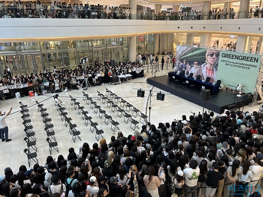 16일 서울 영등포 타임스퀘어에서 열린 코르티스 팬사인회 현장. 사진=강은경 기자