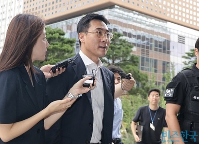 조영탁 A1모빌소프트 대표가 2025년 8월 조사를 받기 위해 김건희 특검팀 사무실로 출석하는 모습. 사진=박정훈 기자