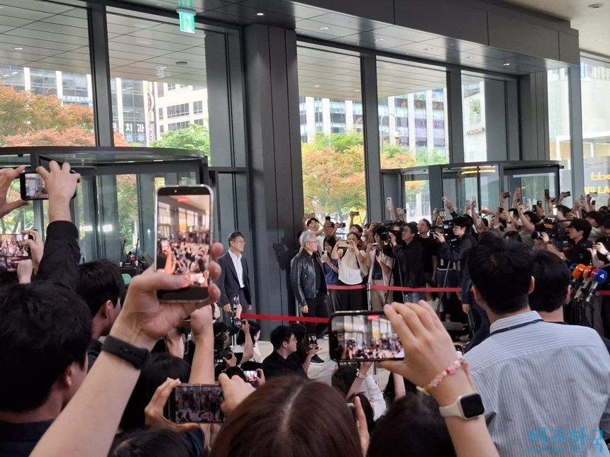 이날 브리핑 현장에는 정재헌 SK텔레콤 사장과 곽노정 SK하이닉스 사장 등 주요 경영진이 참석했다. 사진=강은경 기자