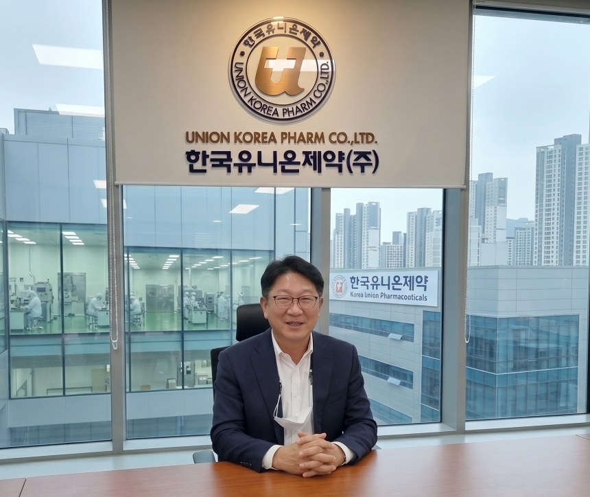 OCI홀딩스 인사담당 전무를 역임한 성광현 부사장이 손자회사 한국유니온제약 대표에 오를 예정이다. ​1년 임기의 성 대표가 ​OCI홀딩스-부광약품-한국유니온제약 밸류체인을 완성하면 공정거래법상 OCI홀딩스의 부광약품 지분 추가 확보 의무 이행도 힘이 실릴 것이라는 전망이 나온다. 사진=생성형AI
