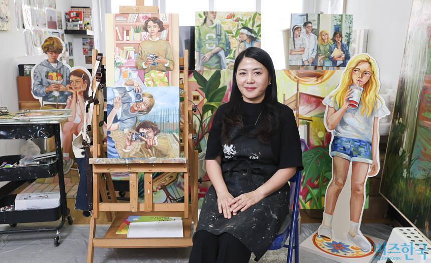 클레어 김(김선경) 작가는 카메라의 시선으로 일상의 장면을 연출한다. 그의 작품은 마치 영화의 스틸 컷을 연상시킨다. 사진=박정훈 기자