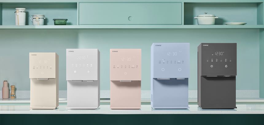 코웨이는 가족 구성원과 주방 크기, 얼음 소비량 등 라이프스타일에 맞춰 5종(미니, 스탠다드, 맥스, 오리지널, RO)으로 세분화된 ‘아이콘 얼음정수기’ 풀라인업을 선보이고 있다. 사진=코웨이 제공