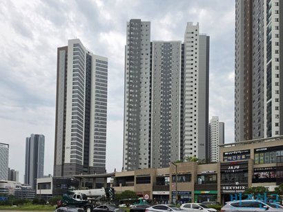 동탄 호수공원에 위치한 아파트 단지의 모습. 사진=정원혁 기자