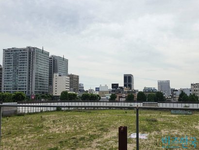 24일 세운상가에서 바라본 세운4구역. 공사한 흔적을 찾아보기 어렵다. 사진=정원혁 기자