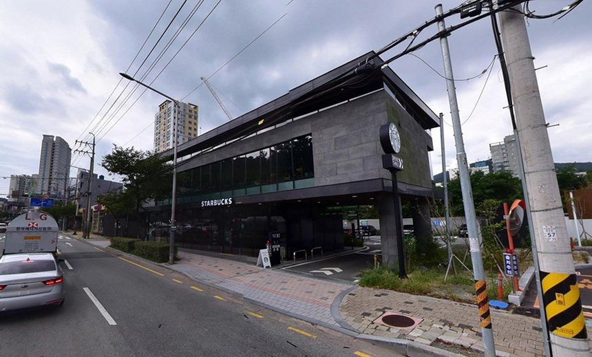 제이에스이레(옛 천화동인7호)가 2020년 매입한 부산광역시 기장군 소재 건물이 임의경매에 넘어갔다. 사진=네이버지도 거리뷰 캡처
